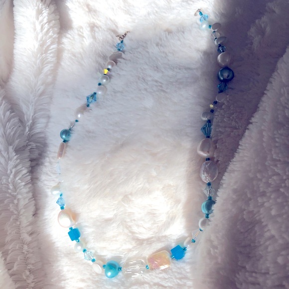 17” custom made Pearl and Swarovski necklace - Picture 2 of 3